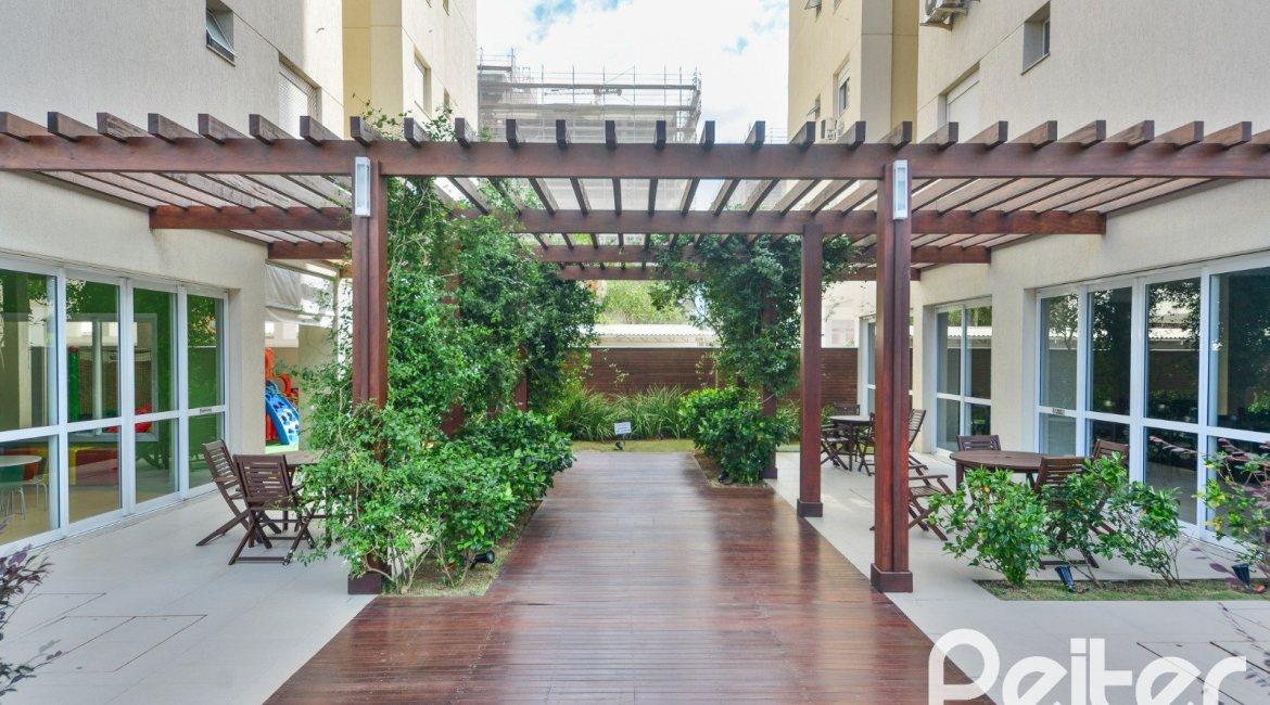 Apartamento à venda com 69m², 2 dormitórios, 1 suíte, 1 vaga, no bairro Tristeza em Porto Alegre