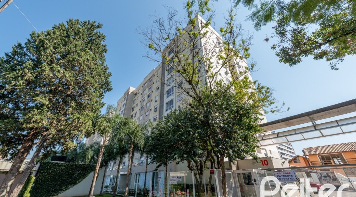 Apartamento à venda com 69m², 2 dormitórios, 1 suíte, 1 vaga, no bairro Tristeza em Porto Alegre