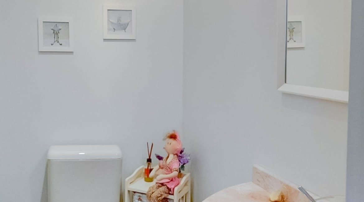 Casa à venda com 304m², 3 dormitórios, 1 suíte, 4 vagas, no bairro Espírito Santo em Porto Alegre