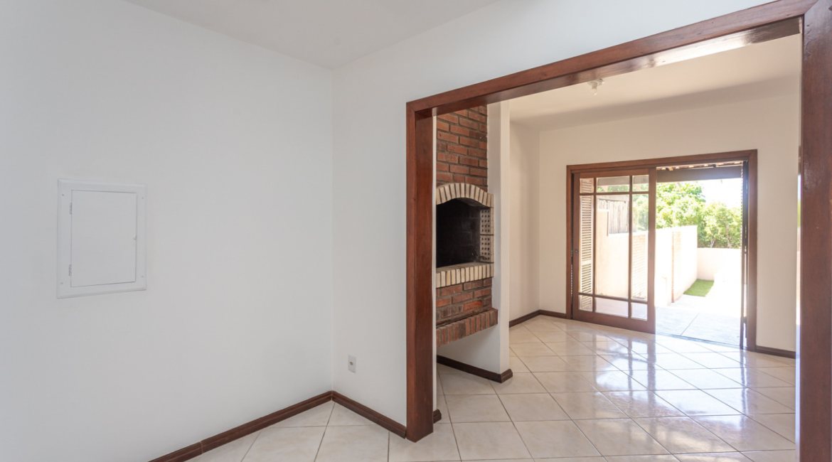 Casa à venda com 350m², 3 dormitórios, 1 suíte, 3 vagas, no bairro Vila Assunção em Porto Alegre