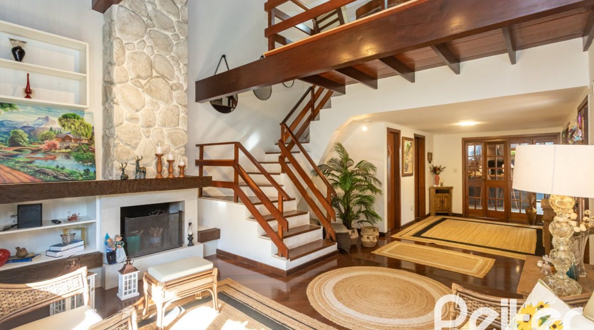 Casa em Condomínio à venda com 220m², 3 dormitórios, 1 suíte, 2 vagas, no bairro Ipanema em Porto Alegre