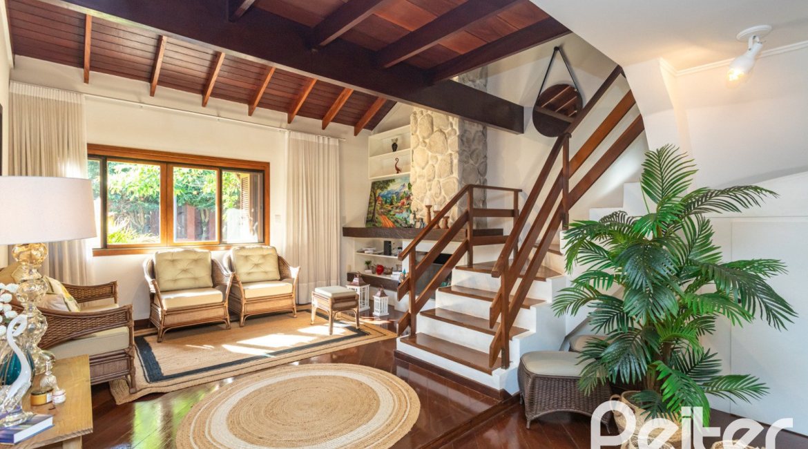 Casa em Condomínio à venda com 220m², 3 dormitórios, 1 suíte, 2 vagas, no bairro Ipanema em Porto Alegre