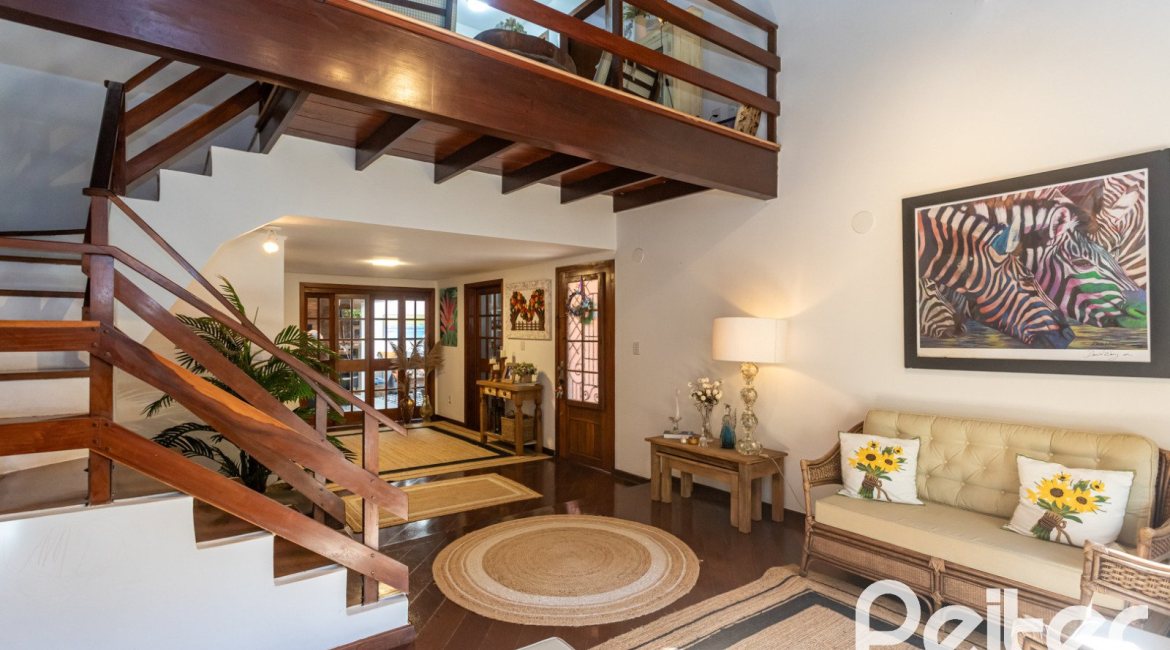 Casa em Condomínio à venda com 220m², 3 dormitórios, 1 suíte, 2 vagas, no bairro Ipanema em Porto Alegre