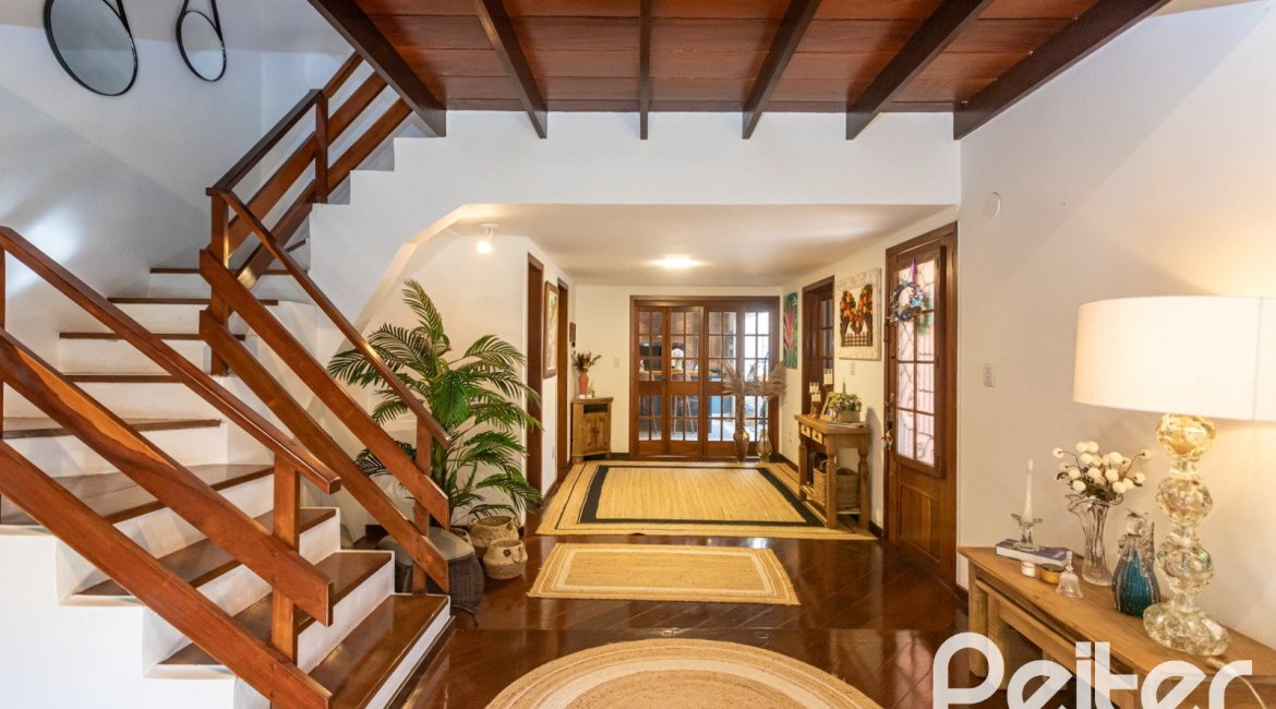 Casa em Condomínio à venda com 220m², 3 dormitórios, 1 suíte, 2 vagas, no bairro Ipanema em Porto Alegre