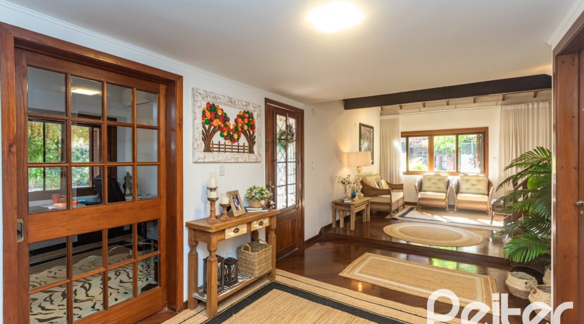 Casa em Condomínio à venda com 220m², 3 dormitórios, 1 suíte, 2 vagas, no bairro Ipanema em Porto Alegre