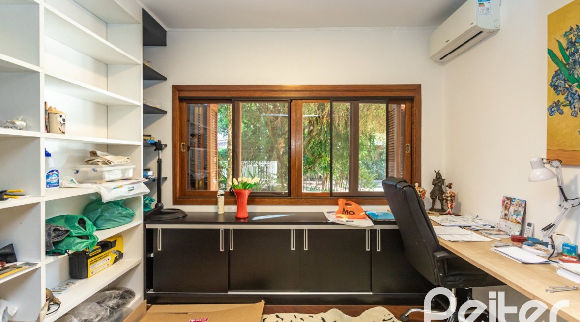 Casa em Condomínio à venda com 220m², 3 dormitórios, 1 suíte, 2 vagas, no bairro Ipanema em Porto Alegre