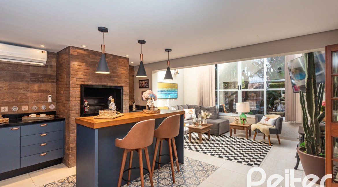 Casa em Condomínio à venda com 220m², 3 dormitórios, 1 suíte, 2 vagas, no bairro Ipanema em Porto Alegre