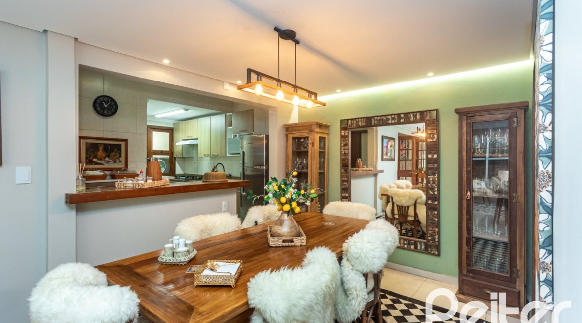 Casa em Condomínio à venda com 220m², 3 dormitórios, 1 suíte, 2 vagas, no bairro Ipanema em Porto Alegre