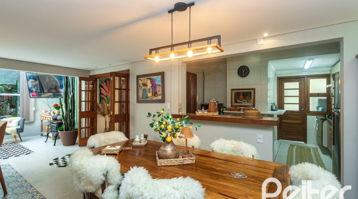 Casa em Condomínio à venda com 220m², 3 dormitórios, 1 suíte, 2 vagas, no bairro Ipanema em Porto Alegre