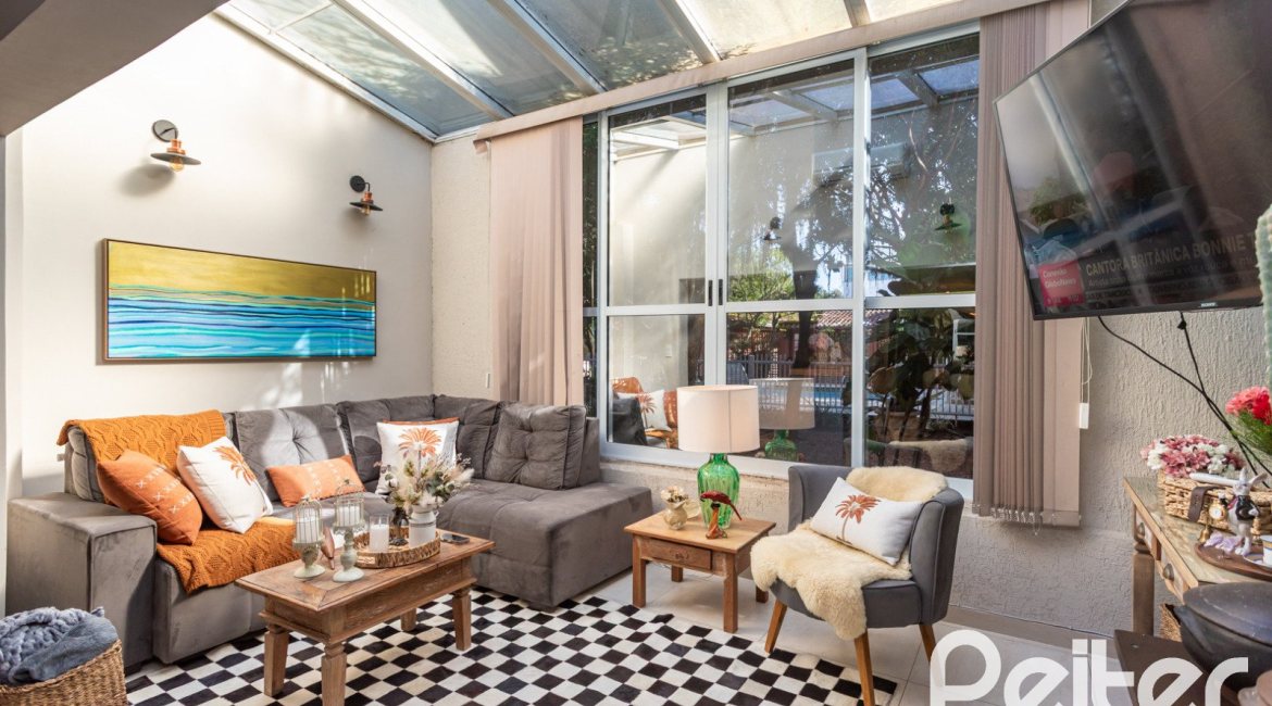Casa em Condomínio à venda com 220m², 3 dormitórios, 1 suíte, 2 vagas, no bairro Ipanema em Porto Alegre