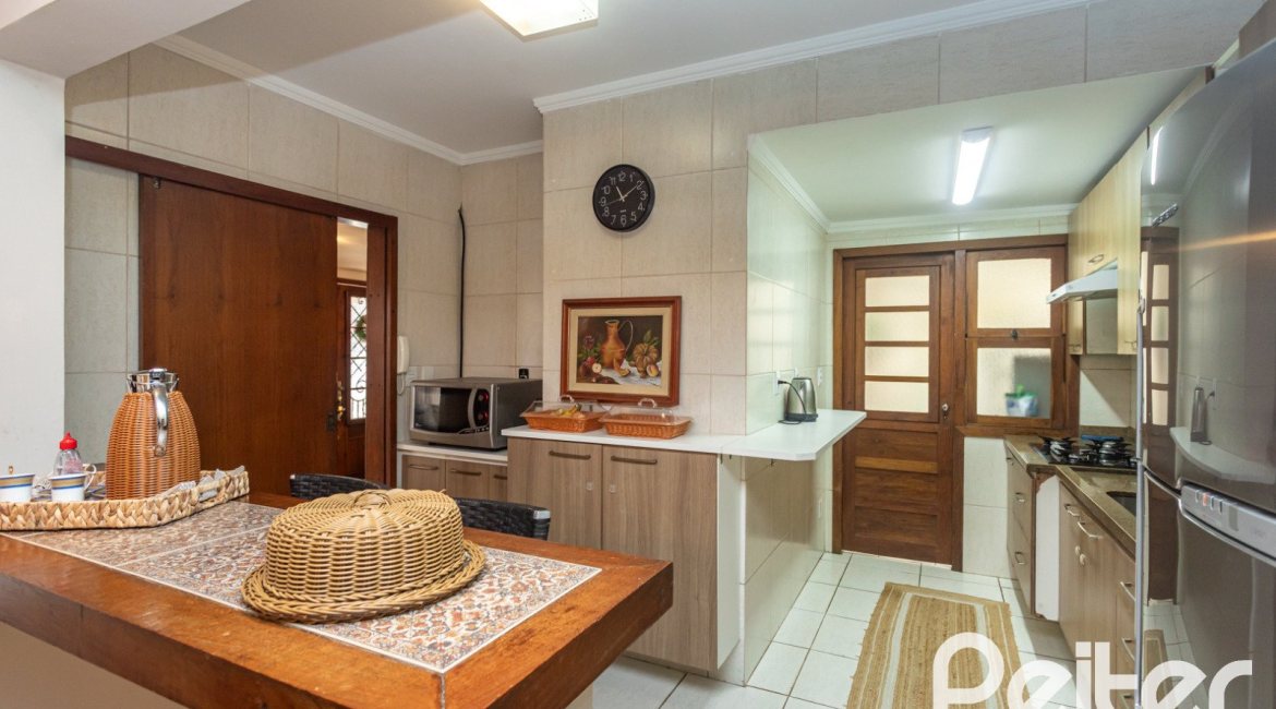 Casa em Condomínio à venda com 220m², 3 dormitórios, 1 suíte, 2 vagas, no bairro Ipanema em Porto Alegre