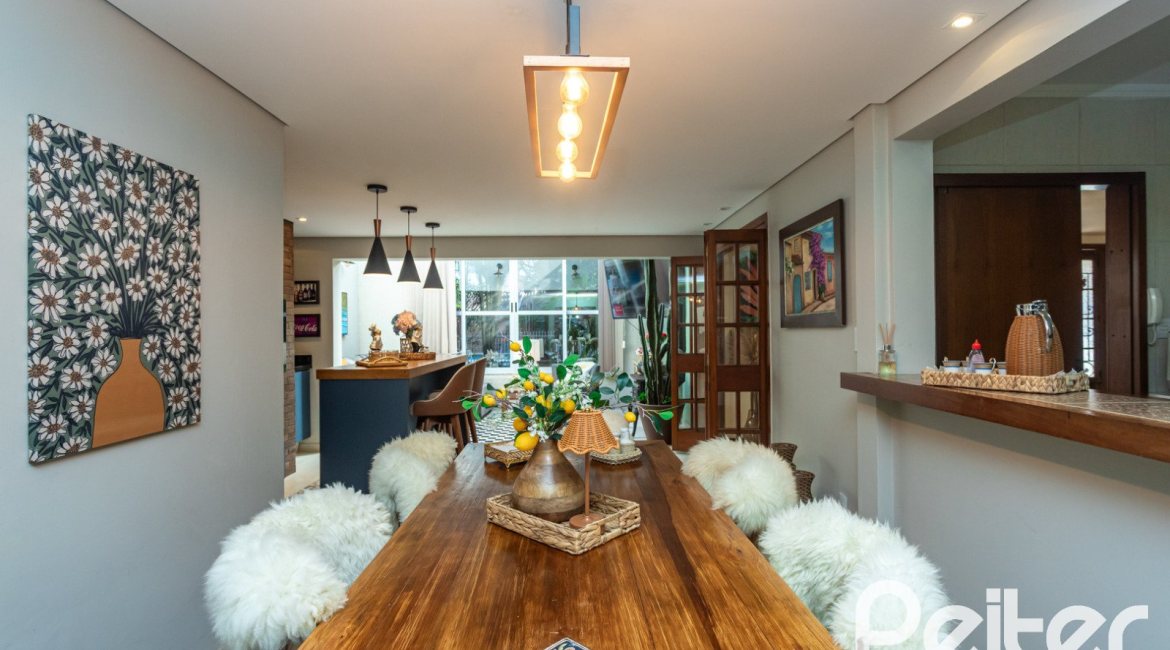 Casa em Condomínio à venda com 220m², 3 dormitórios, 1 suíte, 2 vagas, no bairro Ipanema em Porto Alegre