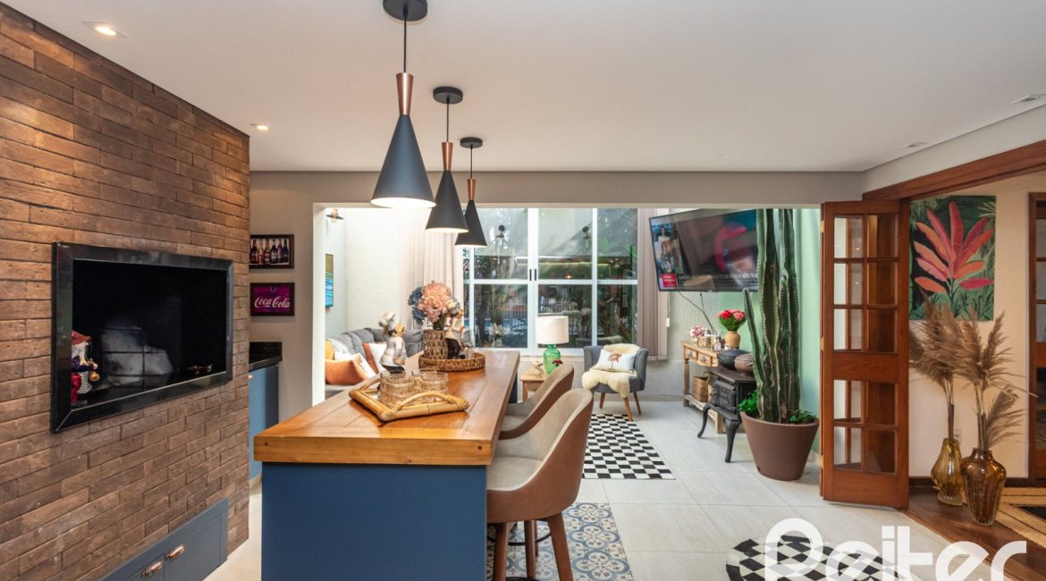 Casa em Condomínio à venda com 220m², 3 dormitórios, 1 suíte, 2 vagas, no bairro Ipanema em Porto Alegre