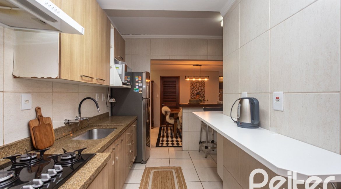 Casa em Condomínio à venda com 220m², 3 dormitórios, 1 suíte, 2 vagas, no bairro Ipanema em Porto Alegre