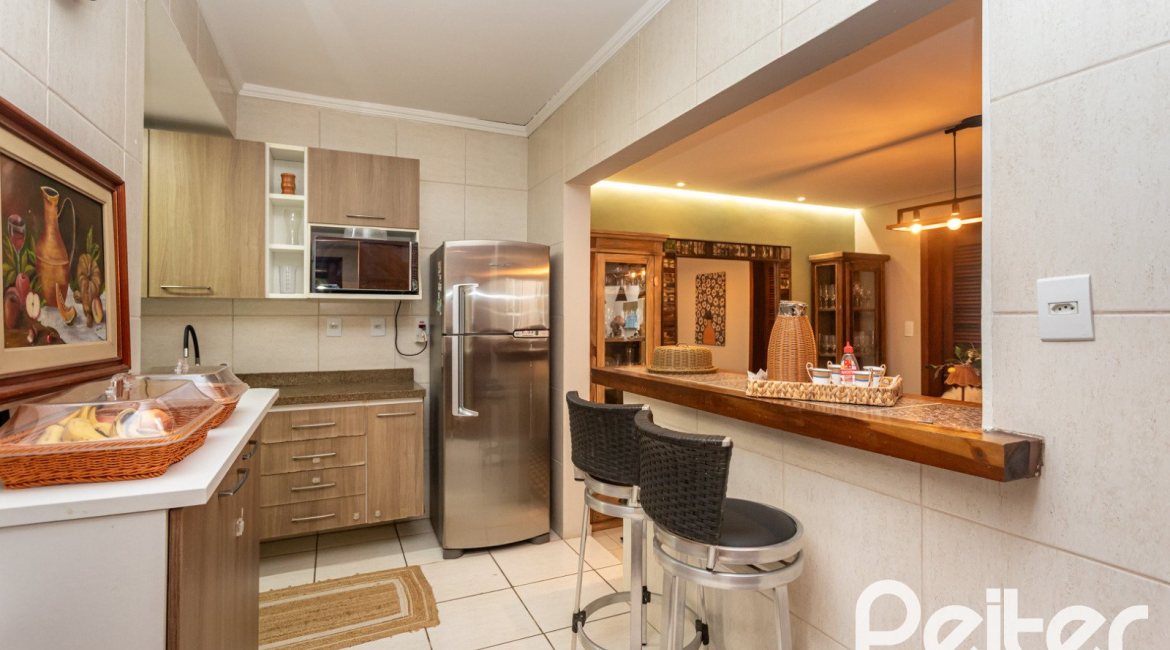 Casa em Condomínio à venda com 220m², 3 dormitórios, 1 suíte, 2 vagas, no bairro Ipanema em Porto Alegre