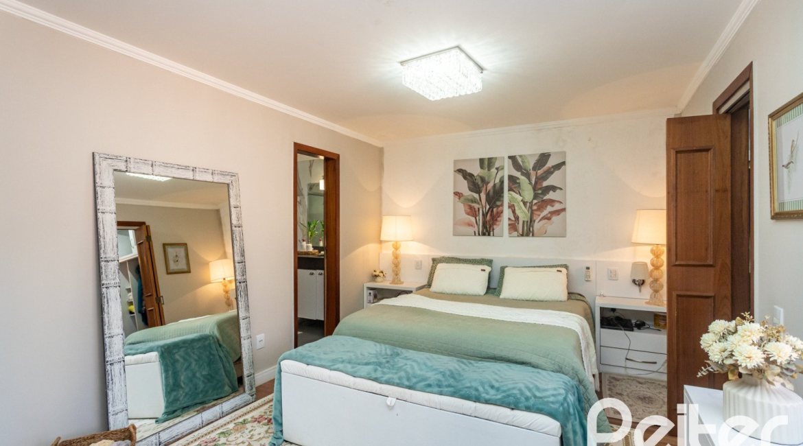 Casa em Condomínio à venda com 220m², 3 dormitórios, 1 suíte, 2 vagas, no bairro Ipanema em Porto Alegre