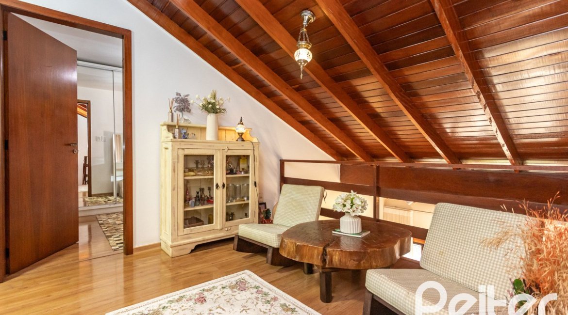 Casa em Condomínio à venda com 220m², 3 dormitórios, 1 suíte, 2 vagas, no bairro Ipanema em Porto Alegre