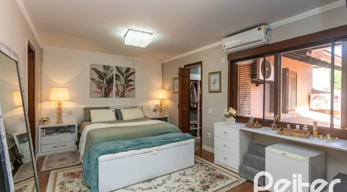 Casa em Condomínio à venda com 220m², 3 dormitórios, 1 suíte, 2 vagas, no bairro Ipanema em Porto Alegre