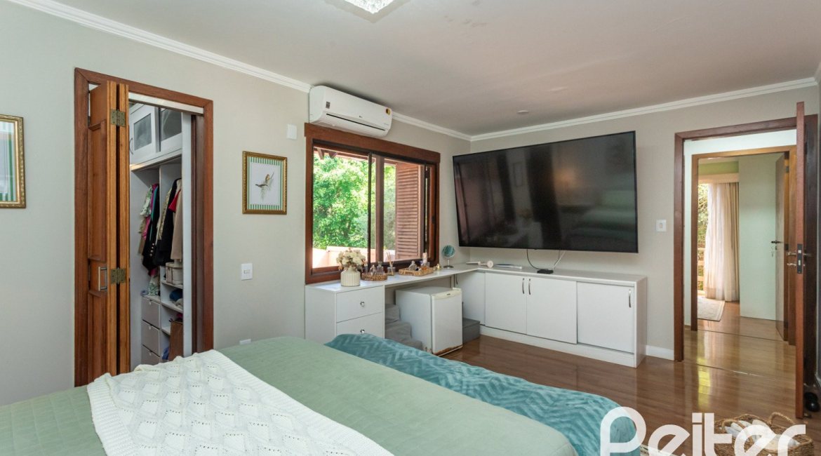 Casa em Condomínio à venda com 220m², 3 dormitórios, 1 suíte, 2 vagas, no bairro Ipanema em Porto Alegre