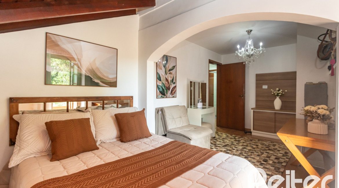 Casa em Condomínio à venda com 220m², 3 dormitórios, 1 suíte, 2 vagas, no bairro Ipanema em Porto Alegre