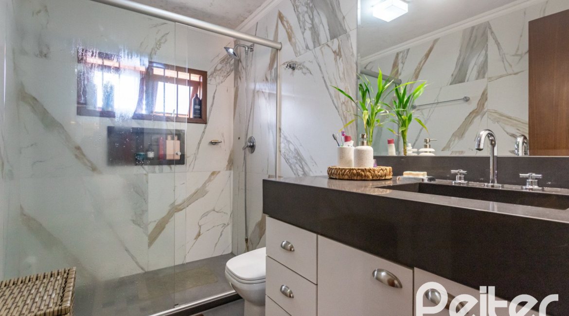 Casa em Condomínio à venda com 220m², 3 dormitórios, 1 suíte, 2 vagas, no bairro Ipanema em Porto Alegre