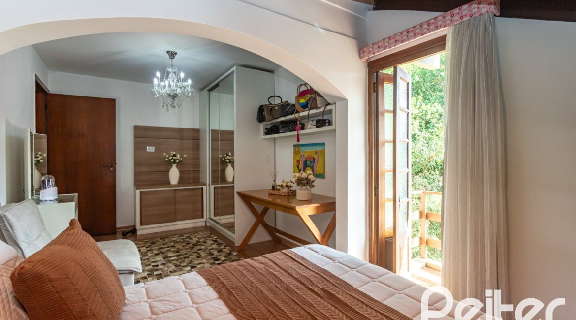 Casa em Condomínio à venda com 220m², 3 dormitórios, 1 suíte, 2 vagas, no bairro Ipanema em Porto Alegre