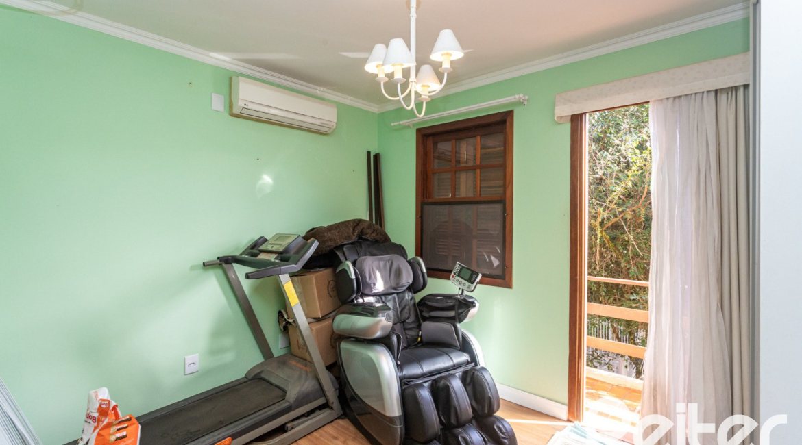 Casa em Condomínio à venda com 220m², 3 dormitórios, 1 suíte, 2 vagas, no bairro Ipanema em Porto Alegre