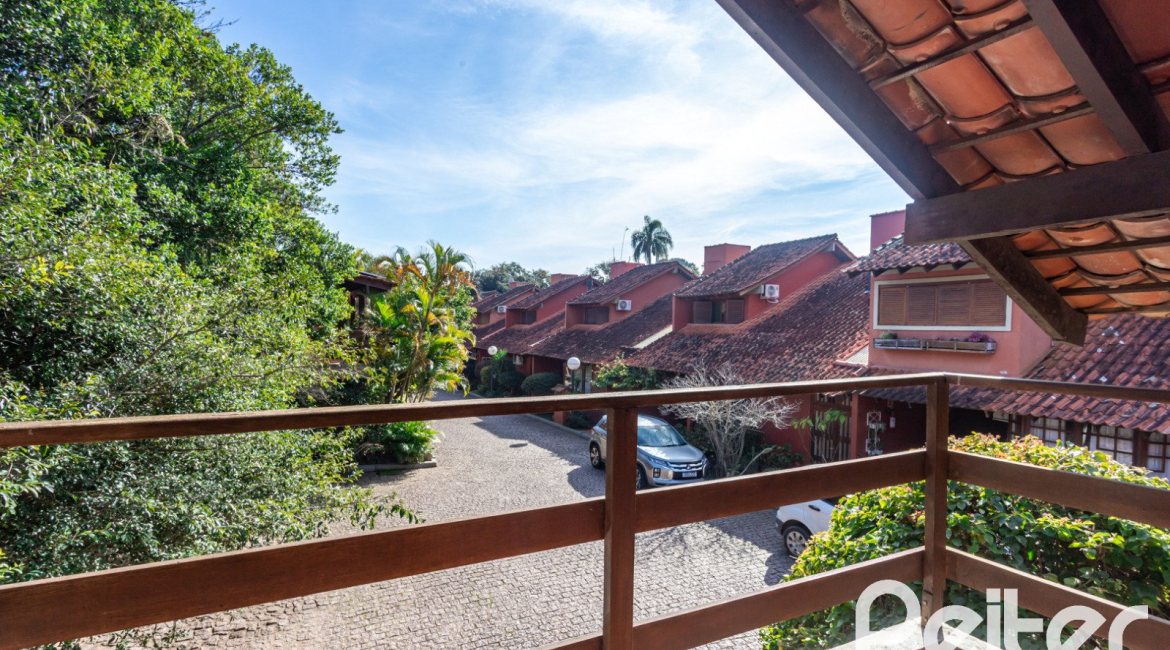 Casa em Condomínio à venda com 220m², 3 dormitórios, 1 suíte, 2 vagas, no bairro Ipanema em Porto Alegre