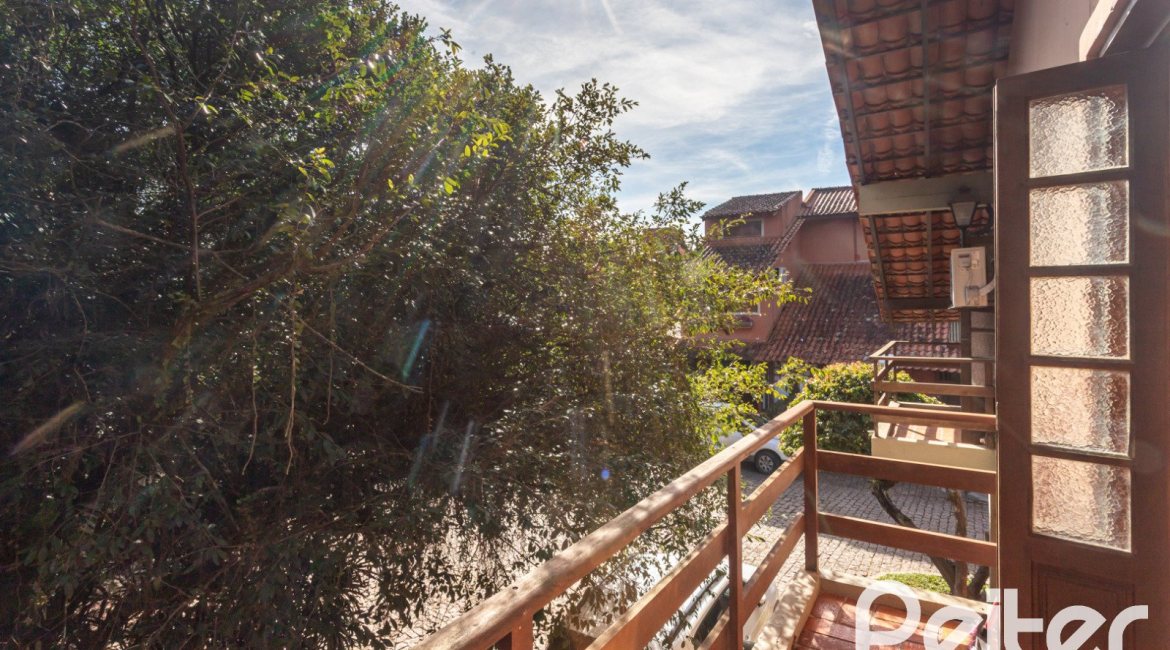 Casa em Condomínio à venda com 220m², 3 dormitórios, 1 suíte, 2 vagas, no bairro Ipanema em Porto Alegre