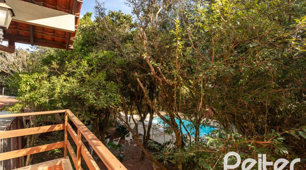 Casa em Condomínio à venda com 220m², 3 dormitórios, 1 suíte, 2 vagas, no bairro Ipanema em Porto Alegre