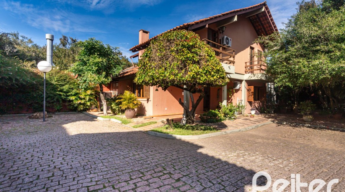 Casa em Condomínio à venda com 220m², 3 dormitórios, 1 suíte, 2 vagas, no bairro Ipanema em Porto Alegre
