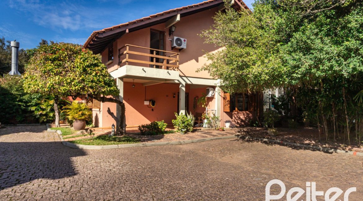 Casa em Condomínio à venda com 220m², 3 dormitórios, 1 suíte, 2 vagas, no bairro Ipanema em Porto Alegre