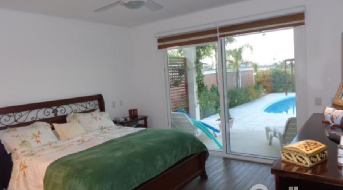 Casa em Condomínio à venda com 392m², 3 dormitórios, 1 suíte, 2 vagas, no bairro Terra Ville em Porto Alegre