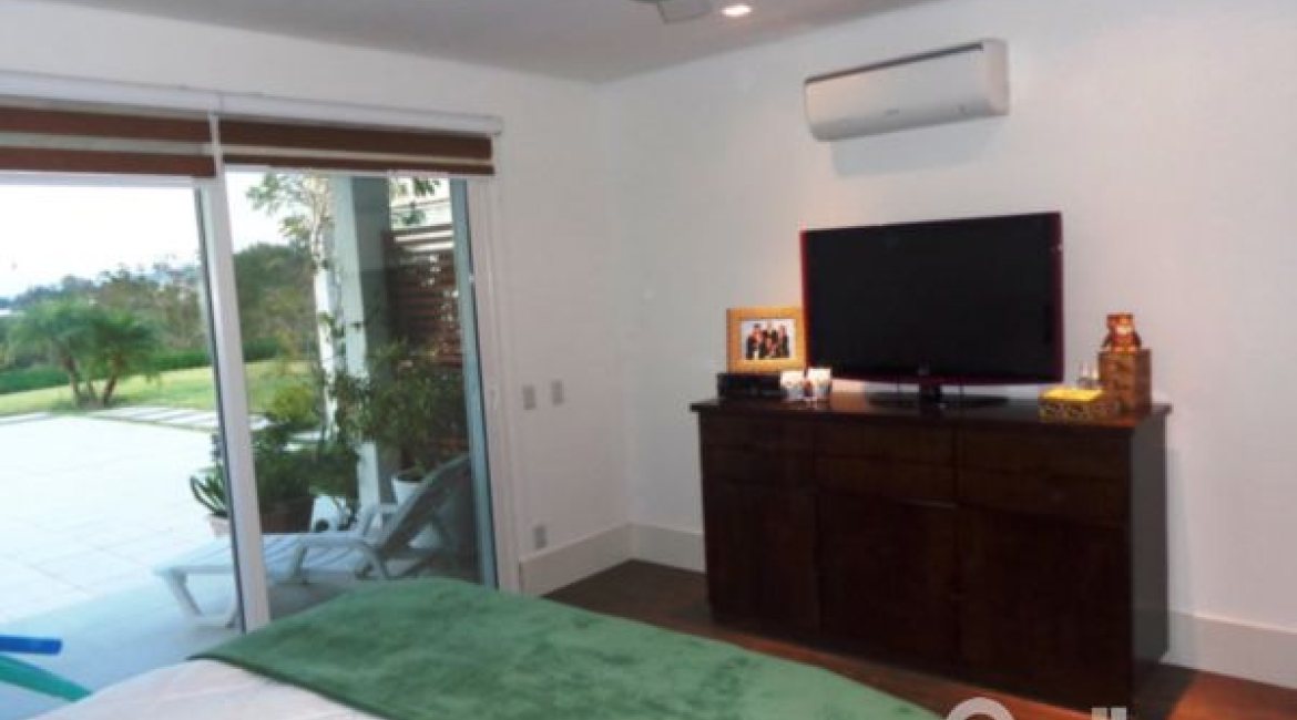 Casa em Condomínio à venda com 392m², 3 dormitórios, 1 suíte, 2 vagas, no bairro Terra Ville em Porto Alegre