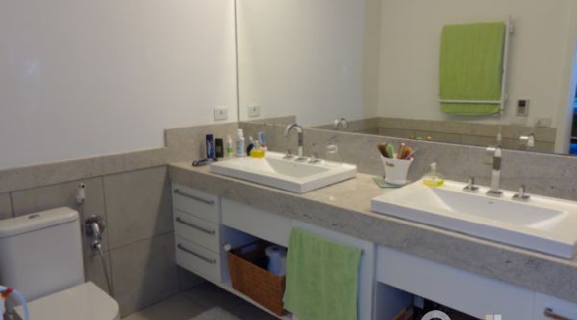 Casa em Condomínio à venda com 392m², 3 dormitórios, 1 suíte, 2 vagas, no bairro Terra Ville em Porto Alegre