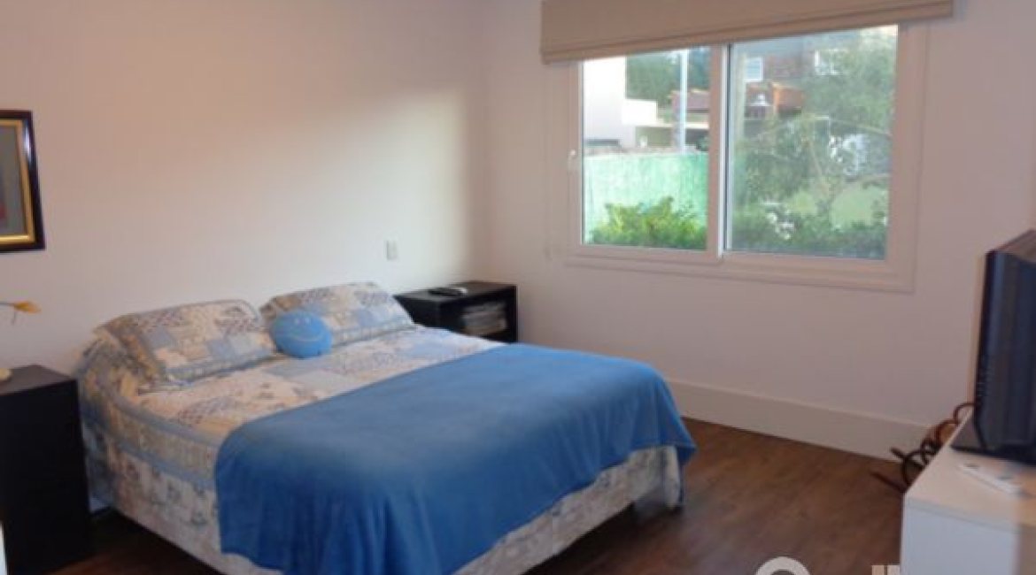 Casa em Condomínio à venda com 392m², 3 dormitórios, 1 suíte, 2 vagas, no bairro Terra Ville em Porto Alegre