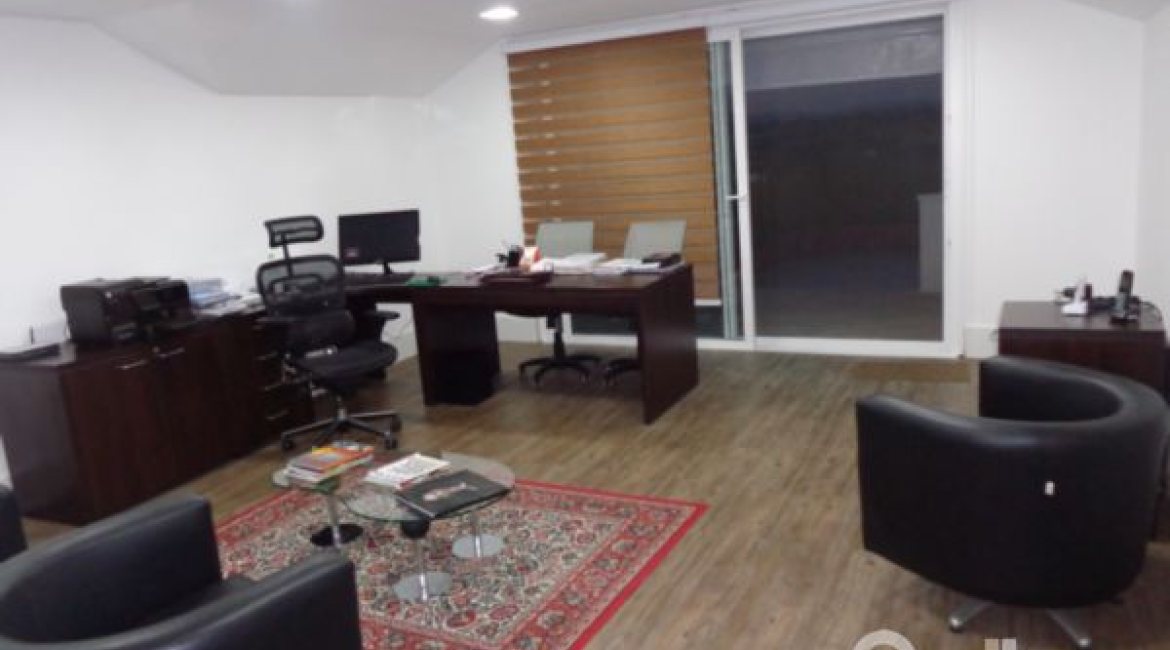 Casa em Condomínio à venda com 392m², 3 dormitórios, 1 suíte, 2 vagas, no bairro Terra Ville em Porto Alegre