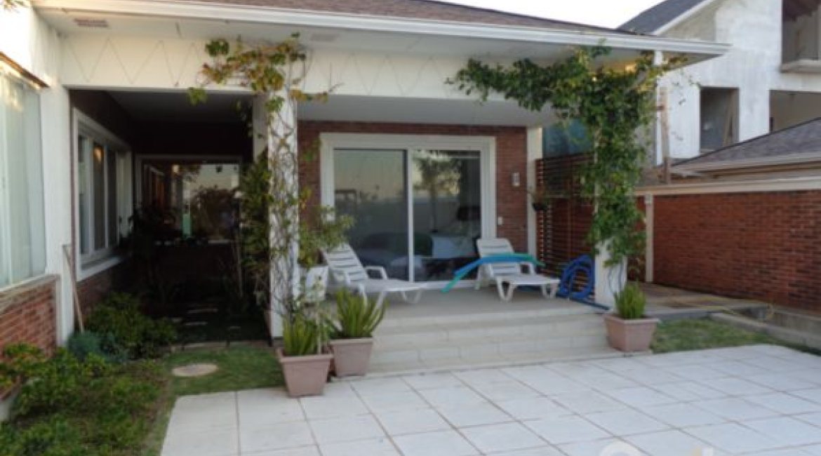 Casa em Condomínio à venda com 392m², 3 dormitórios, 1 suíte, 2 vagas, no bairro Terra Ville em Porto Alegre