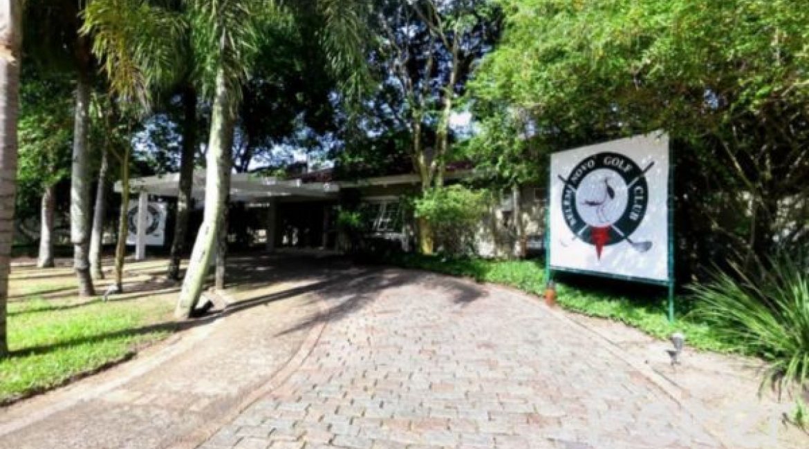 Casa em Condomínio à venda com 392m², 3 dormitórios, 1 suíte, 2 vagas, no bairro Terra Ville em Porto Alegre