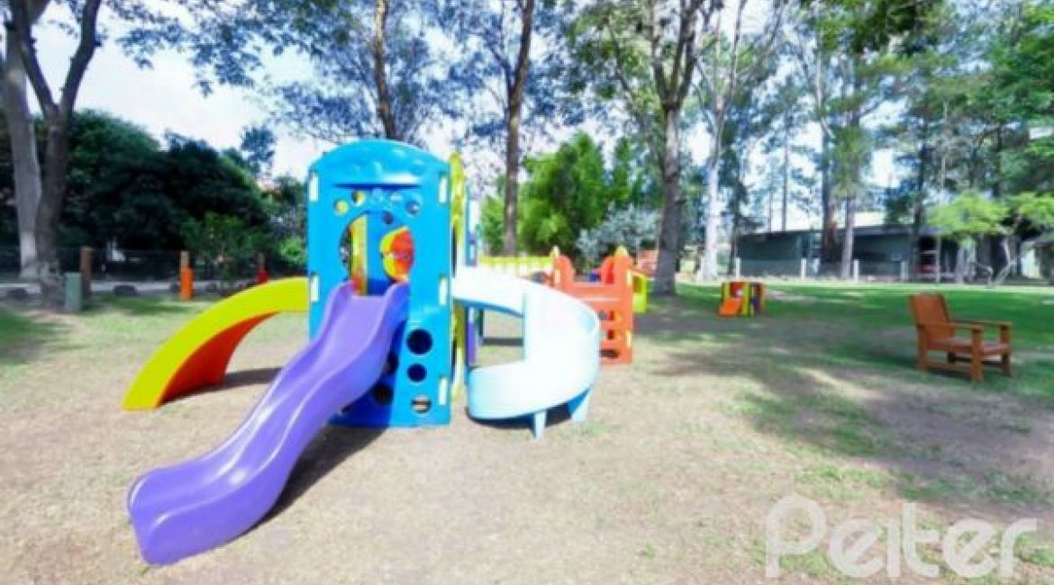 Casa em Condomínio à venda com 392m², 3 dormitórios, 1 suíte, 2 vagas, no bairro Terra Ville em Porto Alegre