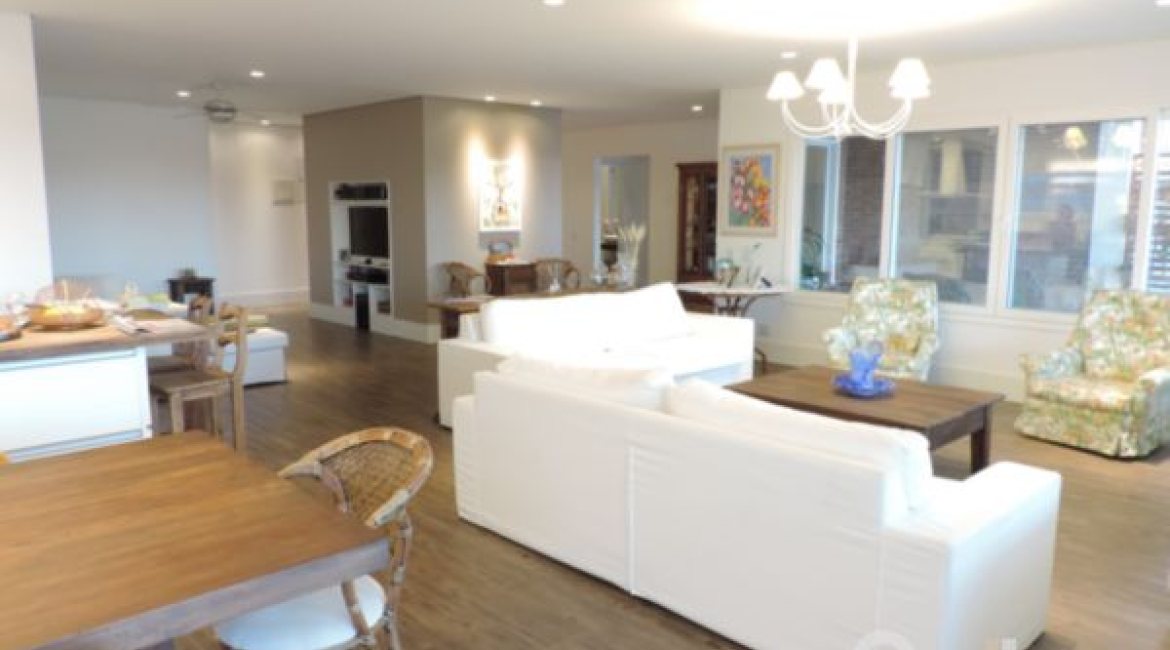 Casa em Condomínio à venda com 392m², 3 dormitórios, 1 suíte, 2 vagas, no bairro Terra Ville em Porto Alegre