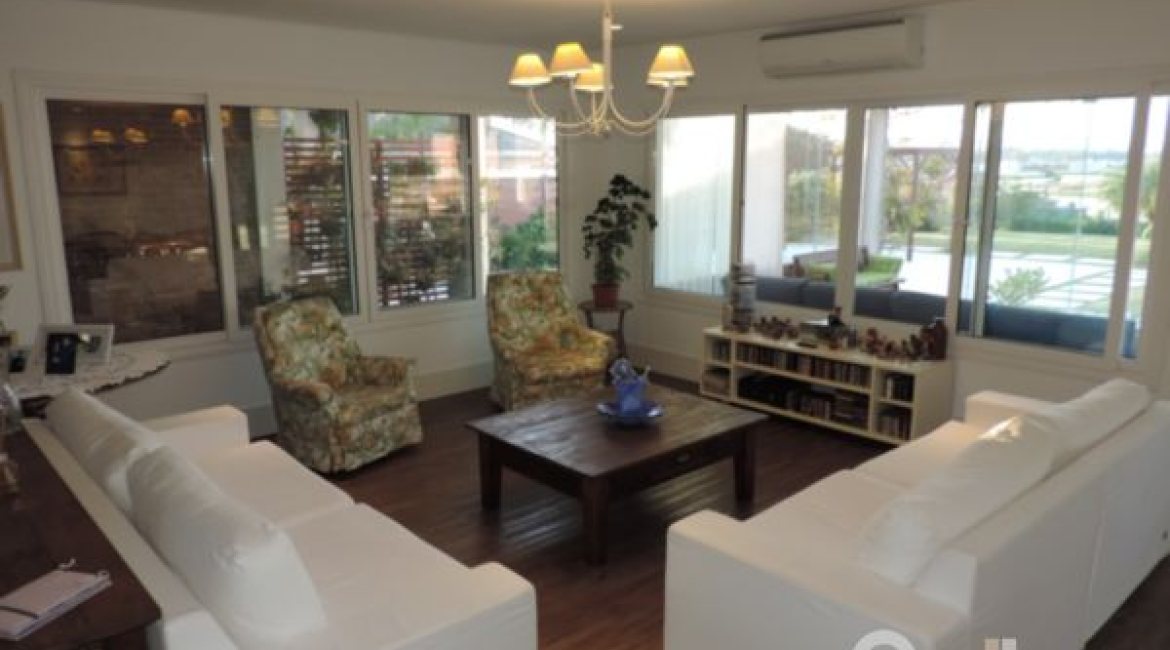 Casa em Condomínio à venda com 392m², 3 dormitórios, 1 suíte, 2 vagas, no bairro Terra Ville em Porto Alegre