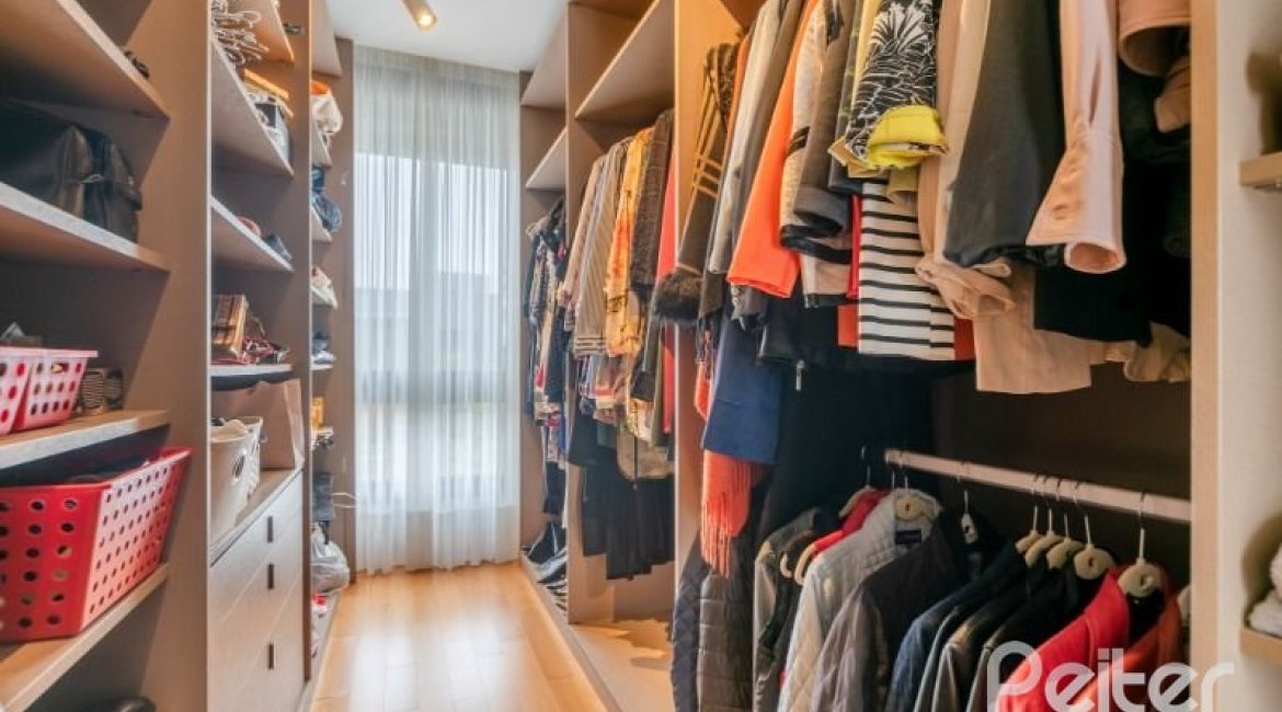 Casa em Condomínio à venda com 560m², 5 dormitórios, 5 suítes, 4 vagas, no bairro Terra Ville em PORTO ALEGRE