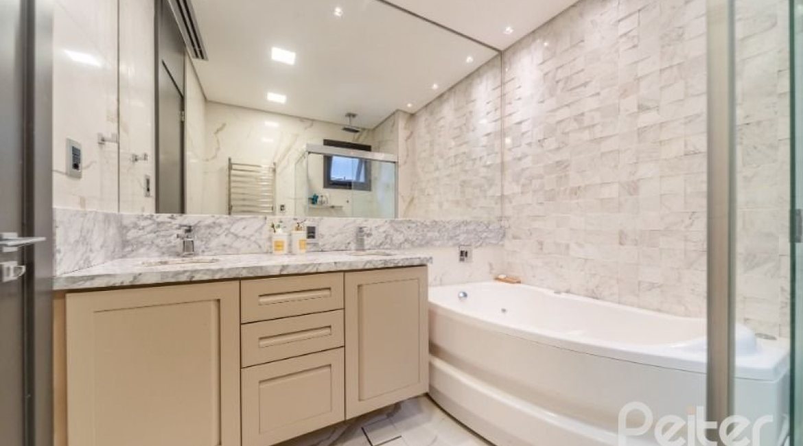 Casa em Condomínio à venda com 560m², 5 dormitórios, 5 suítes, 4 vagas, no bairro Terra Ville em PORTO ALEGRE