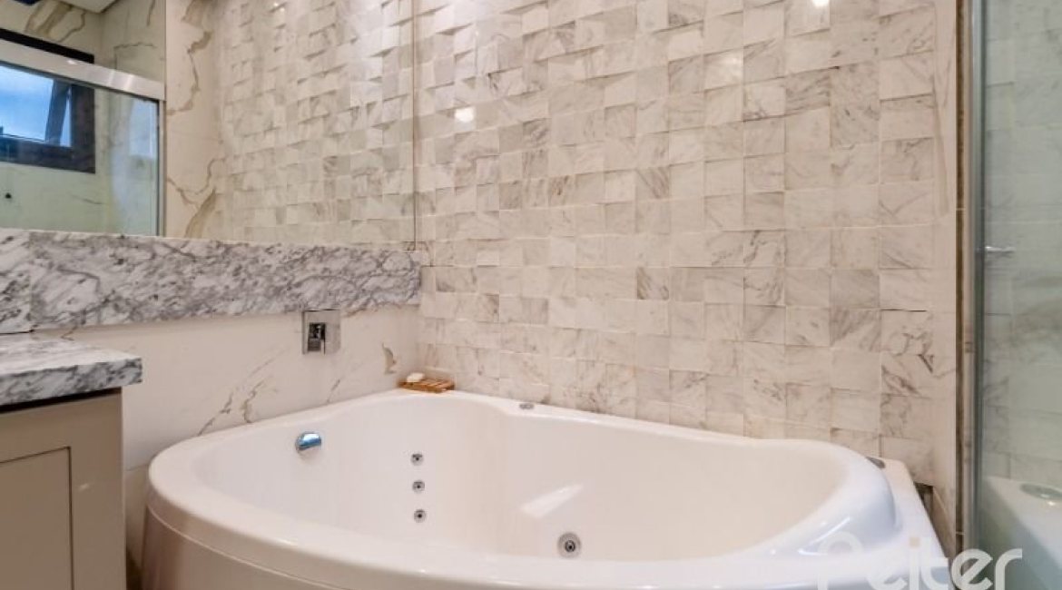 Casa em Condomínio à venda com 560m², 5 dormitórios, 5 suítes, 4 vagas, no bairro Terra Ville em PORTO ALEGRE