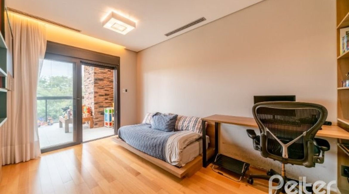 Casa em Condomínio à venda com 560m², 5 dormitórios, 5 suítes, 4 vagas, no bairro Terra Ville em PORTO ALEGRE