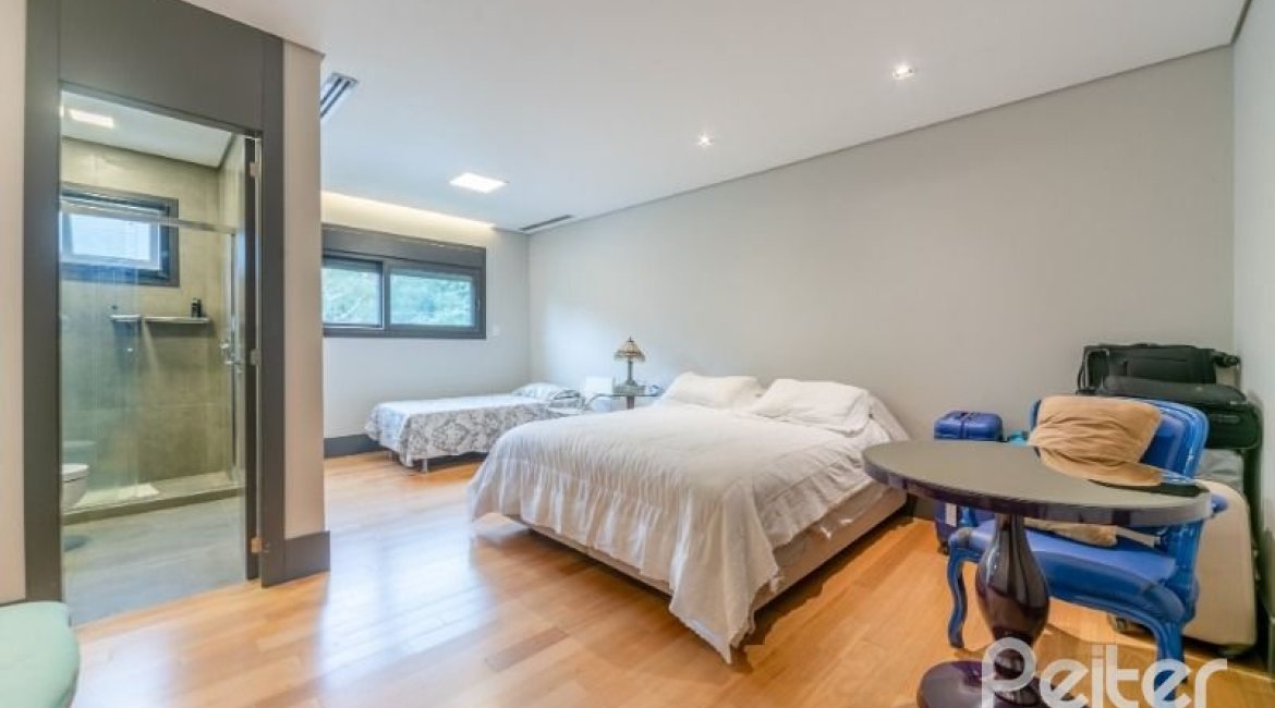 Casa em Condomínio à venda com 560m², 5 dormitórios, 5 suítes, 4 vagas, no bairro Terra Ville em PORTO ALEGRE