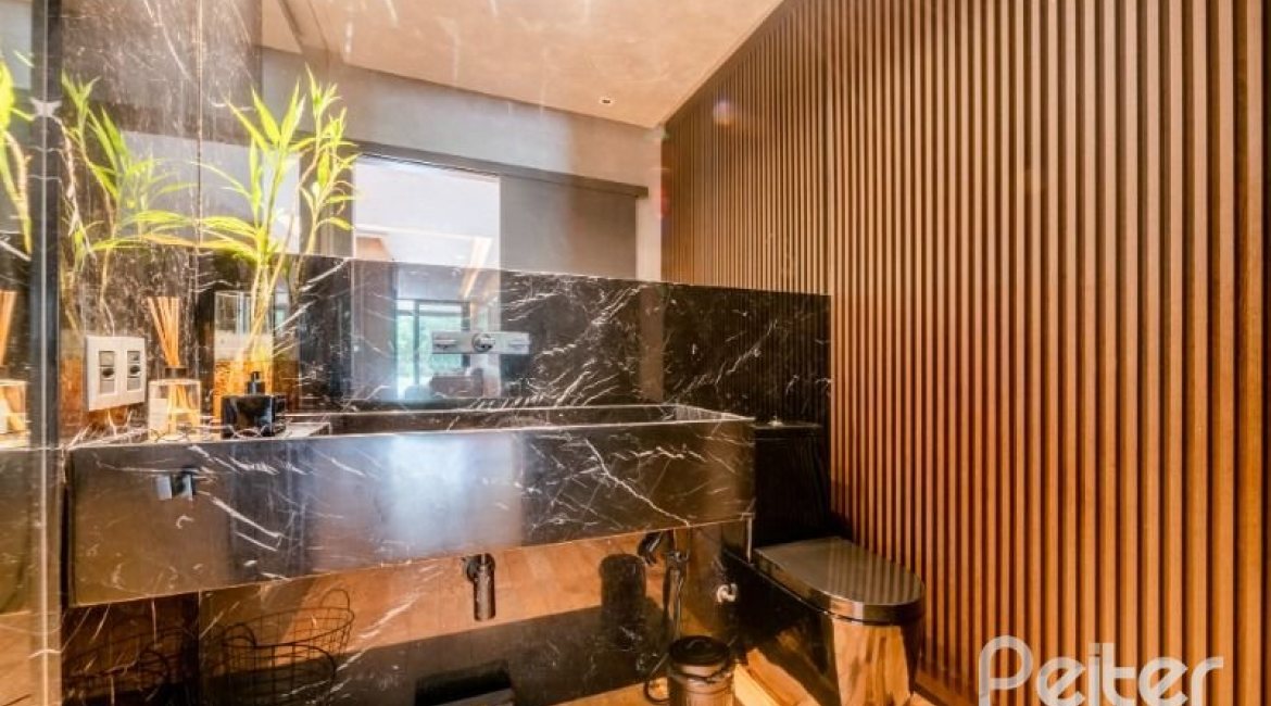 Casa em Condomínio à venda com 560m², 5 dormitórios, 5 suítes, 4 vagas, no bairro Terra Ville em PORTO ALEGRE