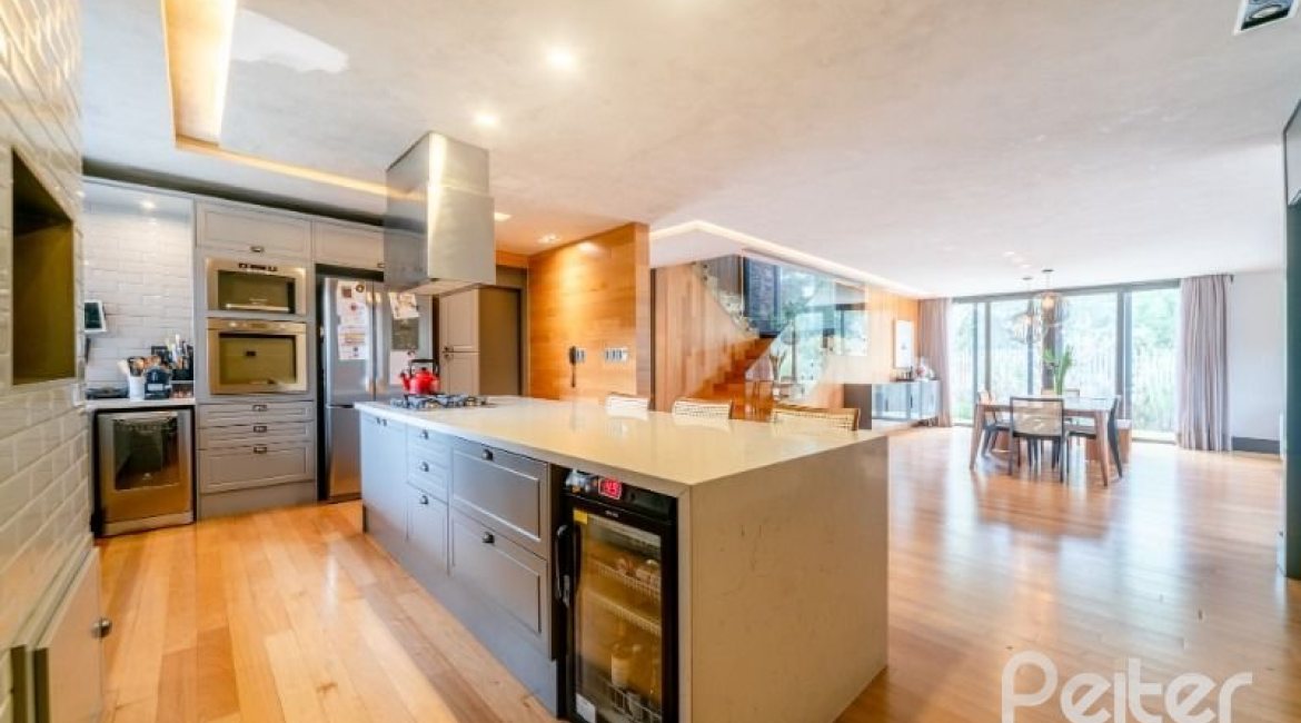 Casa em Condomínio à venda com 560m², 5 dormitórios, 5 suítes, 4 vagas, no bairro Terra Ville em PORTO ALEGRE