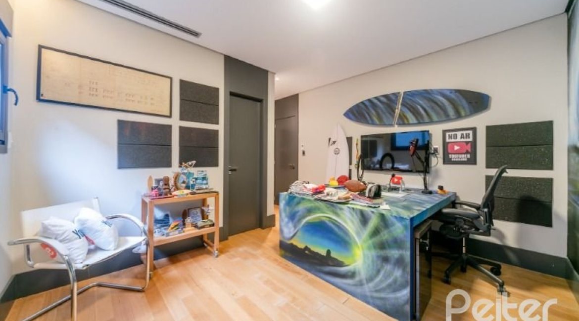 Casa em Condomínio à venda com 560m², 5 dormitórios, 5 suítes, 4 vagas, no bairro Terra Ville em PORTO ALEGRE